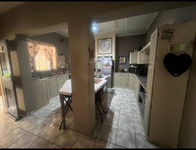 3 BEDROOM HOUSE FOR SALE IN PRETORIA GARDENS